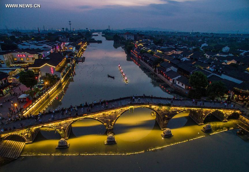 Photo taken with a mobile phone shows the musical fountain in front of the Hangzhou Grand Theatre in Hangzhou, capital of east China`s Zhejiang Province, Aug. 27, 2016. 